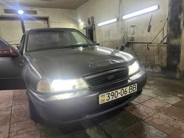 Фиолетовый Дэу Нексия, объемом двигателя 1.5 л и пробегом 100 тыс. км за 700 $, фото 1 на Automoto.ua