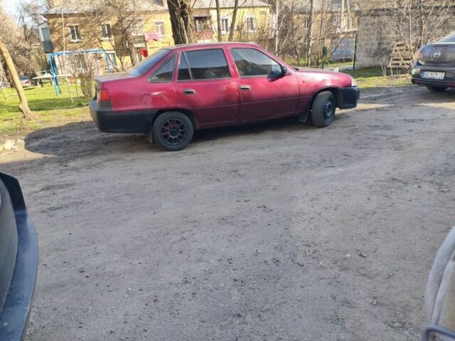 Красный Дэу Нексия, объемом двигателя 1.5 л и пробегом 130 тыс. км за 1300 $, фото 1 на Automoto.ua