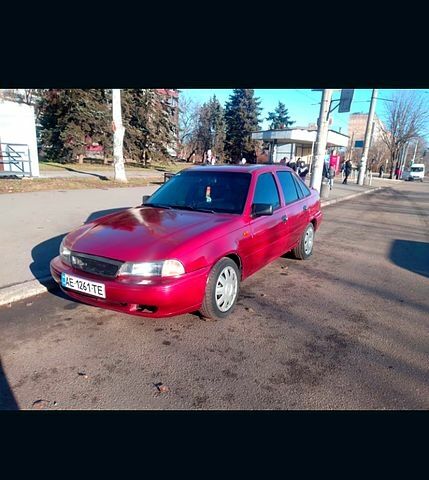 Красный Дэу Нексия, объемом двигателя 1.5 л и пробегом 200 тыс. км за 1200 $, фото 1 на Automoto.ua