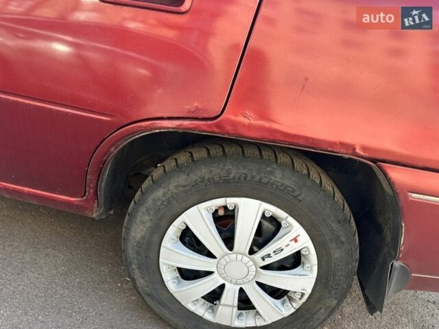 Красный Дэу Нексия, объемом двигателя 1.5 л и пробегом 369 тыс. км за 2000 $, фото 1 на Automoto.ua