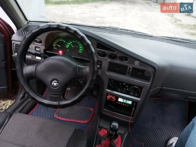 Красный Дэу Нексия, объемом двигателя 1.5 л и пробегом 200 тыс. км за 1700 $, фото 1 на Automoto.ua