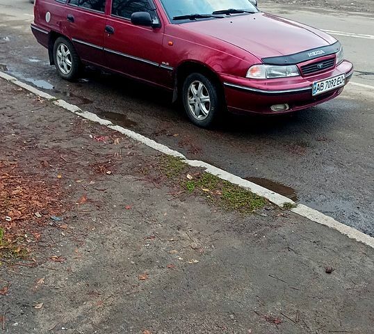 Красный Дэу Нексия, объемом двигателя 1.5 л и пробегом 300 тыс. км за 1350 $, фото 1 на Automoto.ua