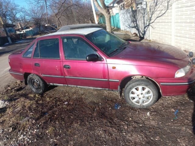 Красный Дэу Нексия, объемом двигателя 0 л и пробегом 200 тыс. км за 500 $, фото 1 на Automoto.ua