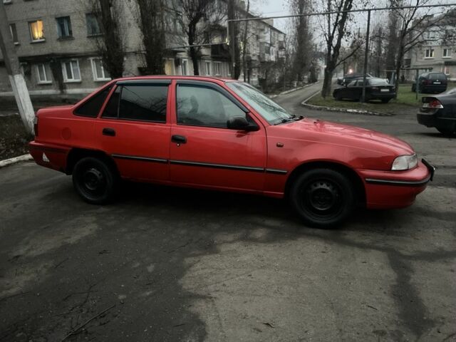 Красный Дэу Нексия, объемом двигателя 1.5 л и пробегом 200 тыс. км за 1800 $, фото 1 на Automoto.ua
