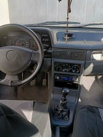 Красный Дэу Нексия, объемом двигателя 1.5 л и пробегом 95 тыс. км за 2200 $, фото 1 на Automoto.ua