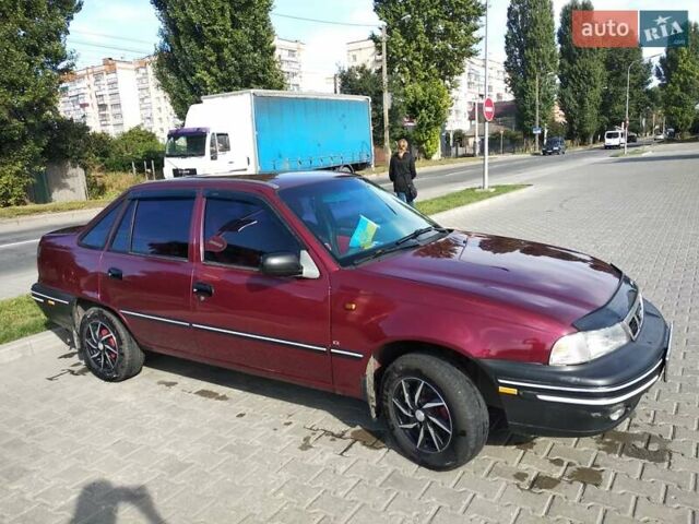 Красный Дэу Нексия, объемом двигателя 1.5 л и пробегом 313 тыс. км за 2050 $, фото 1 на Automoto.ua