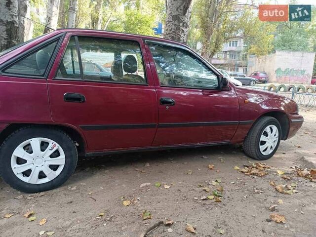 Красный Дэу Нексия, объемом двигателя 1.5 л и пробегом 220 тыс. км за 2000 $, фото 1 на Automoto.ua