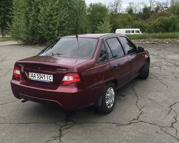 Красный Дэу Нексия, объемом двигателя 1.5 л и пробегом 140 тыс. км за 1999 $, фото 1 на Automoto.ua
