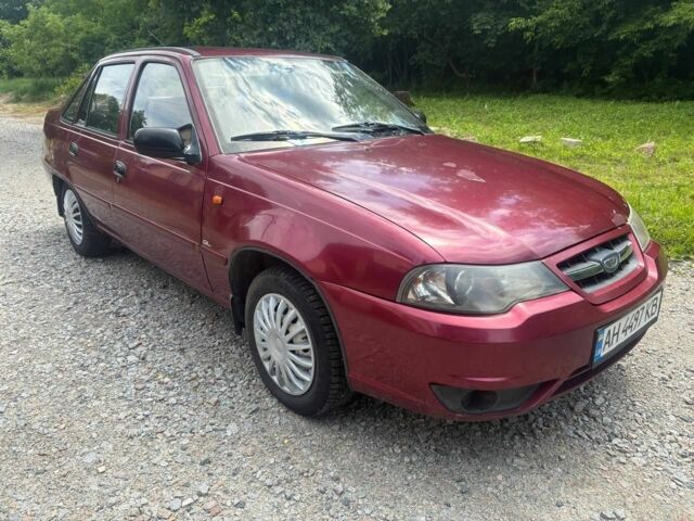 Червоний Деу Нексія, об'ємом двигуна 1.5 л та пробігом 118 тис. км за 2000 $, фото 1 на Automoto.ua