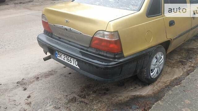 Дэу Нексия, объемом двигателя 1.5 л и пробегом 329 тыс. км за 1000 $, фото 1 на Automoto.ua