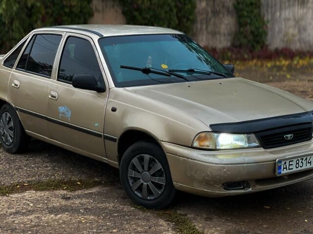 Деу Нексія 1996 у Кривому Розі на Automoto.ua Жовтий Деу Нексія, об'ємом двигуна 1.5 л та пробігом 204 тис. км за 1000 $, фото 1 на Automoto.ua