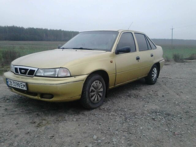 Желтый Дэу Нексия, объемом двигателя 1.5 л и пробегом 300 тыс. км за 1500 $, фото 1 на Automoto.ua