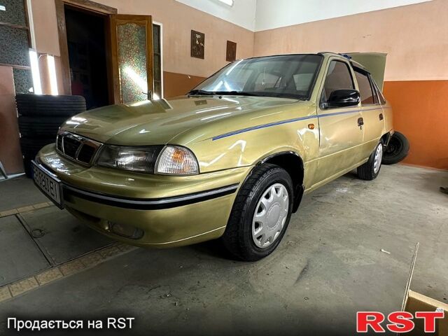Желтый Дэу Нексия, объемом двигателя 1.5 л и пробегом 250 тыс. км за 1750 $, фото 1 на Automoto.ua