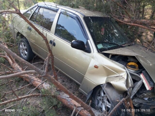 Жовтий Деу Нексія, об'ємом двигуна 1.5 л та пробігом 180 тис. км за 700 $, фото 1 на Automoto.ua