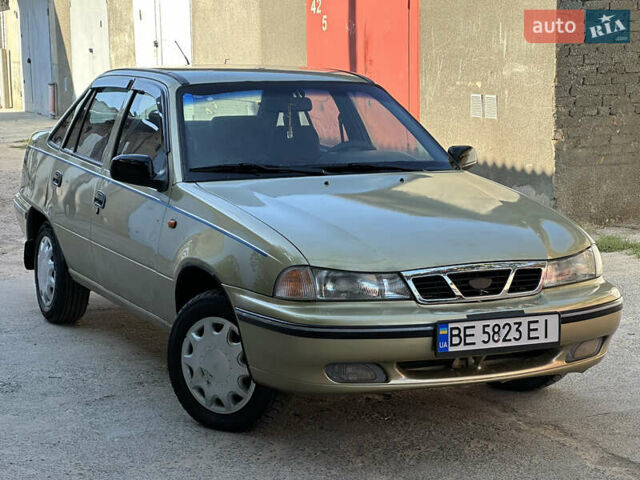 Желтый Дэу Нексия, объемом двигателя 1.5 л и пробегом 240 тыс. км за 1800 $, фото 1 на Automoto.ua