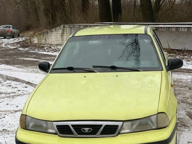 Желтый Дэу Нексия, объемом двигателя 1.5 л и пробегом 215 тыс. км за 850 $, фото 1 на Automoto.ua