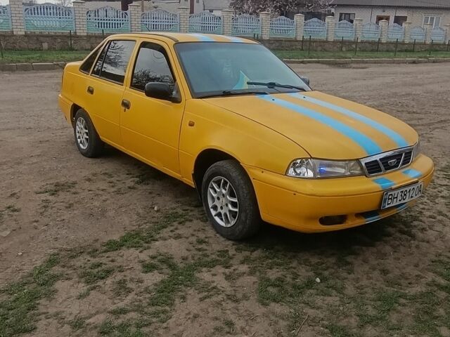 Жовтий Деу Нексія, об'ємом двигуна 1.5 л та пробігом 300 тис. км за 950 $, фото 1 на Automoto.ua