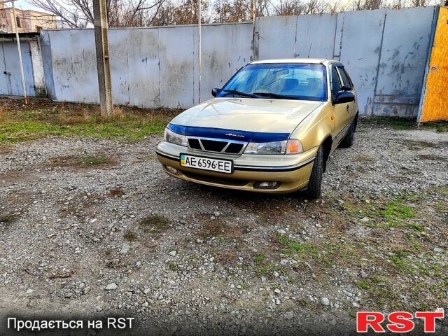 Жовтий Деу Нексія, об'ємом двигуна 1.5 л та пробігом 154 тис. км за 2000 $, фото 1 на Automoto.ua