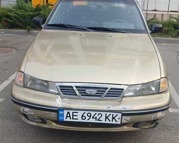 Желтый Дэу Нексия, объемом двигателя 1.5 л и пробегом 210 тыс. км за 1950 $, фото 1 на Automoto.ua