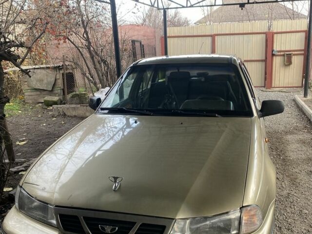 Желтый Дэу Нексия, объемом двигателя 1.5 л и пробегом 180 тыс. км за 1400 $, фото 1 на Automoto.ua