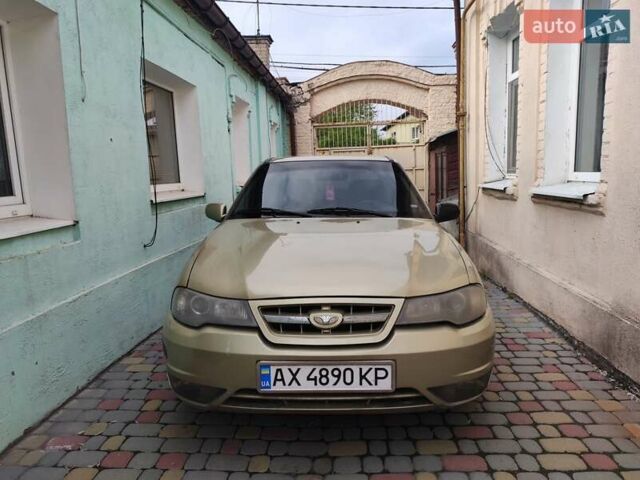 Желтый Дэу Нексия, объемом двигателя 1.5 л и пробегом 240 тыс. км за 2600 $, фото 1 на Automoto.ua
