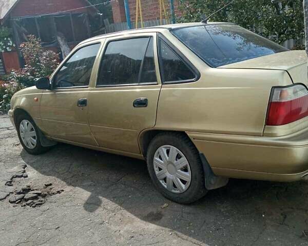Жовтий Деу Нексія, об'ємом двигуна 1.5 л та пробігом 200 тис. км за 1600 $, фото 1 на Automoto.ua