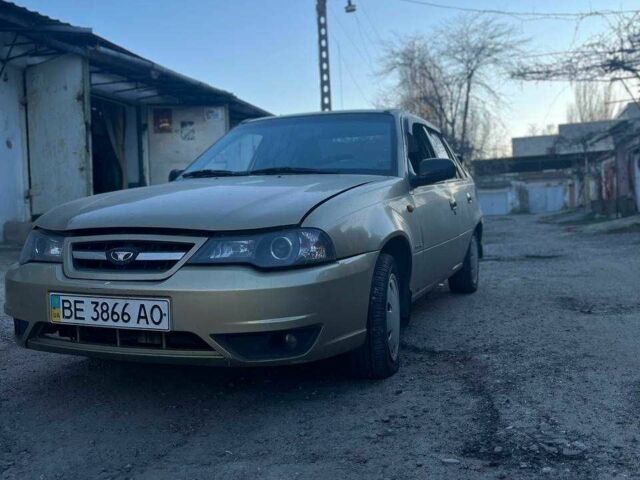 Желтый Дэу Нексия, объемом двигателя 1.5 л и пробегом 350 тыс. км за 1950 $, фото 1 на Automoto.ua