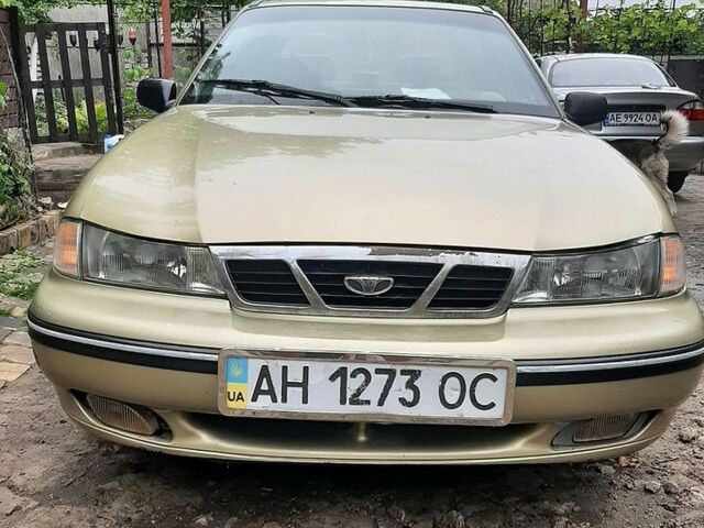 Желтый Дэу Нексия, объемом двигателя 1.5 л и пробегом 211 тыс. км за 700 $, фото 1 на Automoto.ua