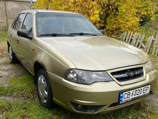 Желтый Дэу Нексия, объемом двигателя 1.5 л и пробегом 125 тыс. км за 2350 $, фото 1 на Automoto.ua