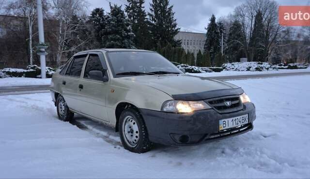 Желтый Дэу Нексия, объемом двигателя 1.5 л и пробегом 55 тыс. км за 3000 $, фото 1 на Automoto.ua
