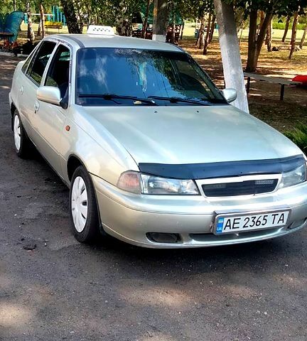 Сірий Деу Нексія, об'ємом двигуна 1.5 л та пробігом 250 тис. км за 1000 $, фото 1 на Automoto.ua