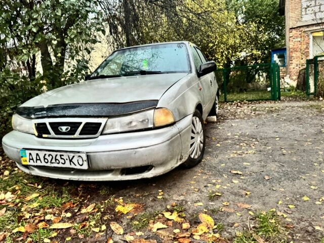 Серый Дэу Нексия, объемом двигателя 1.5 л и пробегом 324 тыс. км за 1000 $, фото 1 на Automoto.ua