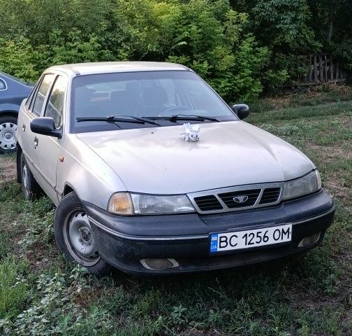 Серый Дэу Нексия, объемом двигателя 1.5 л и пробегом 335 тыс. км за 1194 $, фото 1 на Automoto.ua