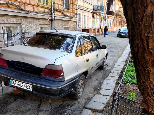 Серый Дэу Нексия, объемом двигателя 1.5 л и пробегом 300 тыс. км за 1300 $, фото 1 на Automoto.ua