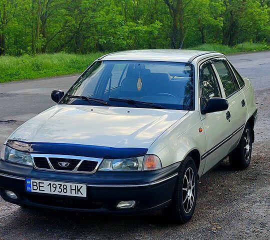 Серый Дэу Нексия, объемом двигателя 1.5 л и пробегом 180 тыс. км за 1900 $, фото 1 на Automoto.ua