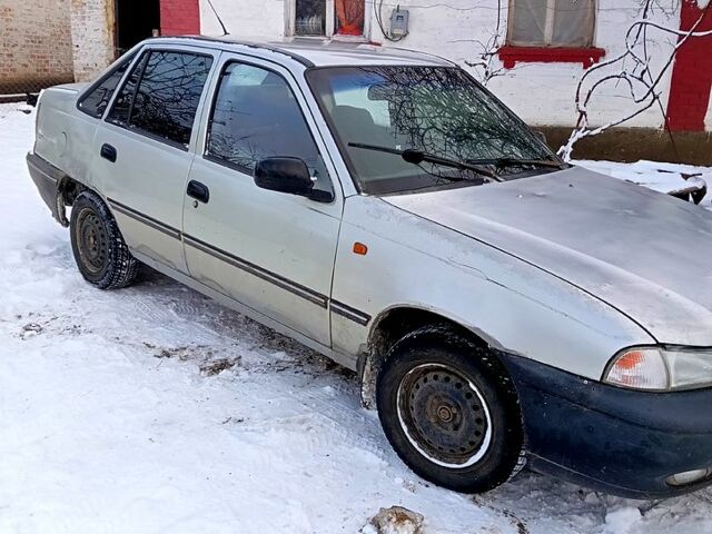 Сірий Деу Нексія, об'ємом двигуна 1.5 л та пробігом 100 тис. км за 1100 $, фото 1 на Automoto.ua