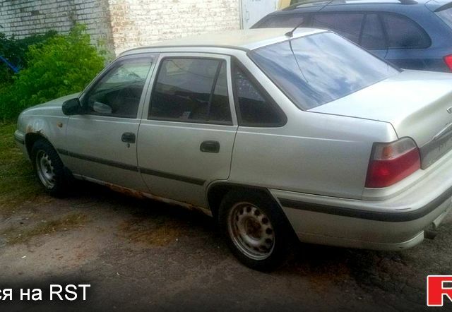 Сірий Деу Нексія, об'ємом двигуна 1.5 л та пробігом 250 тис. км за 1000 $, фото 1 на Automoto.ua