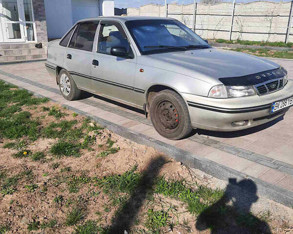 Сірий Деу Нексія, об'ємом двигуна 1.5 л та пробігом 170 тис. км за 1800 $, фото 1 на Automoto.ua