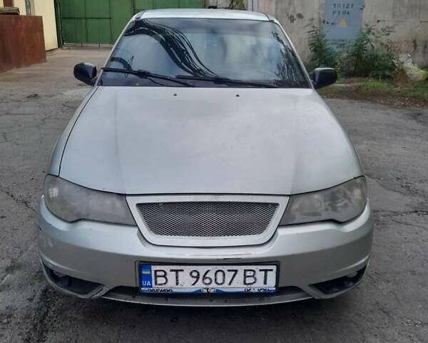 Серый Дэу Нексия, объемом двигателя 1.5 л и пробегом 403 тыс. км за 1300 $, фото 1 на Automoto.ua