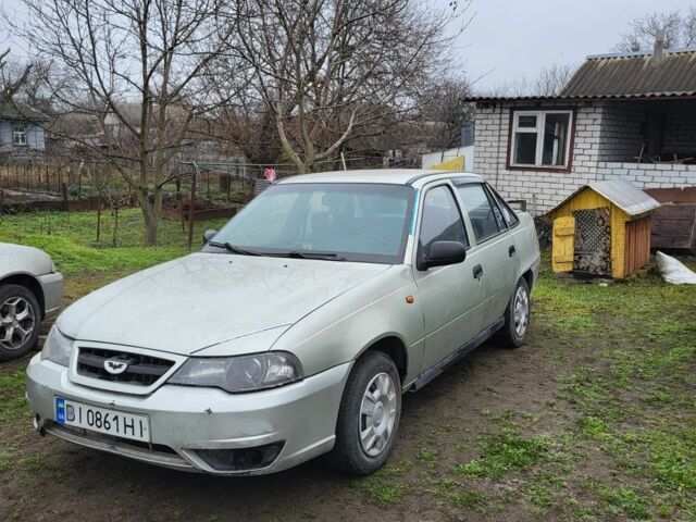 Серый Дэу Нексия, объемом двигателя 1.5 л и пробегом 300 тыс. км за 1200 $, фото 1 на Automoto.ua