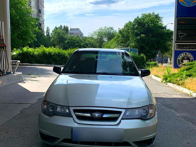 Сірий Деу Нексія, об'ємом двигуна 1.5 л та пробігом 240 тис. км за 2350 $, фото 1 на Automoto.ua