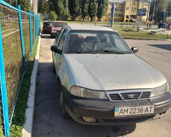 Серый Дэу Нексия, объемом двигателя 1.5 л и пробегом 300 тыс. км за 1150 $, фото 1 на Automoto.ua