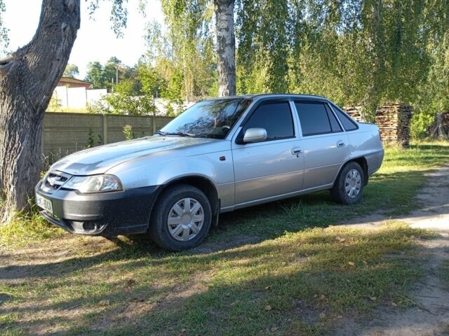 Серый Дэу Нексия, объемом двигателя 1.5 л и пробегом 310 тыс. км за 2500 $, фото 1 на Automoto.ua