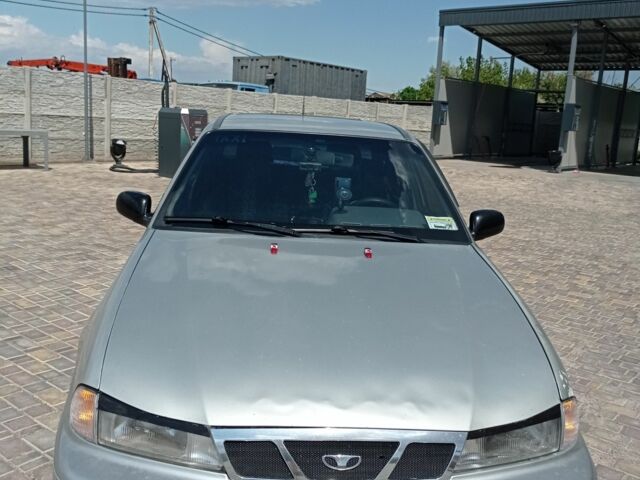 Серый Дэу Нексия, объемом двигателя 1.5 л и пробегом 300 тыс. км за 1200 $, фото 1 на Automoto.ua