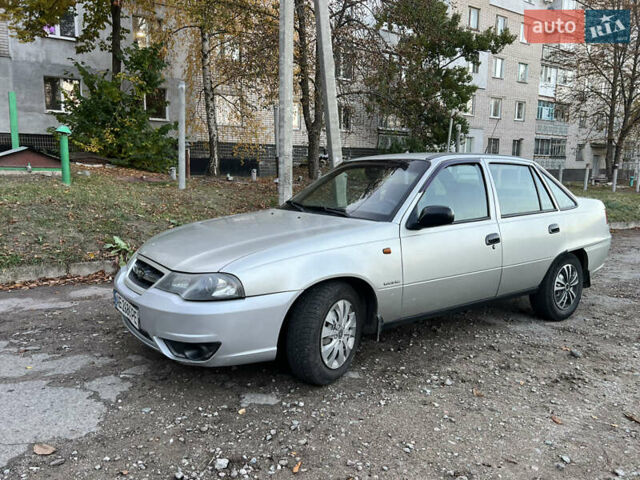 Сірий Деу Нексія, об'ємом двигуна 1.5 л та пробігом 212 тис. км за 2000 $, фото 1 на Automoto.ua