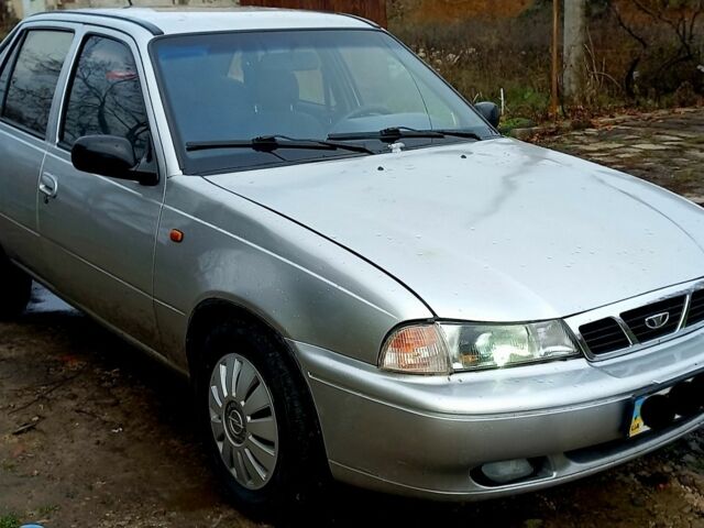 Серый Дэу Нексия, объемом двигателя 1.5 л и пробегом 100 тыс. км за 925 $, фото 1 на Automoto.ua