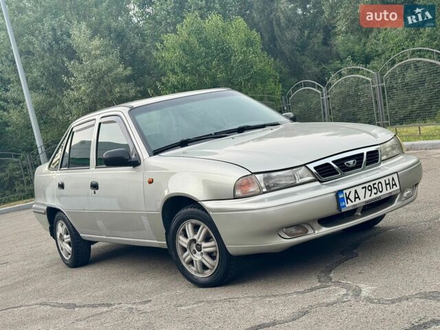 Серый Дэу Нексия, объемом двигателя 1.5 л и пробегом 160 тыс. км за 1550 $, фото 1 на Automoto.ua