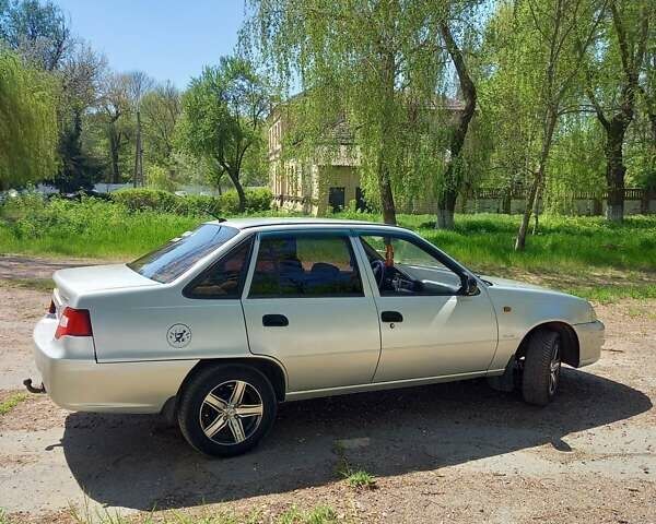 Серый Дэу Нексия, объемом двигателя 1.5 л и пробегом 195 тыс. км за 2150 $, фото 1 на Automoto.ua