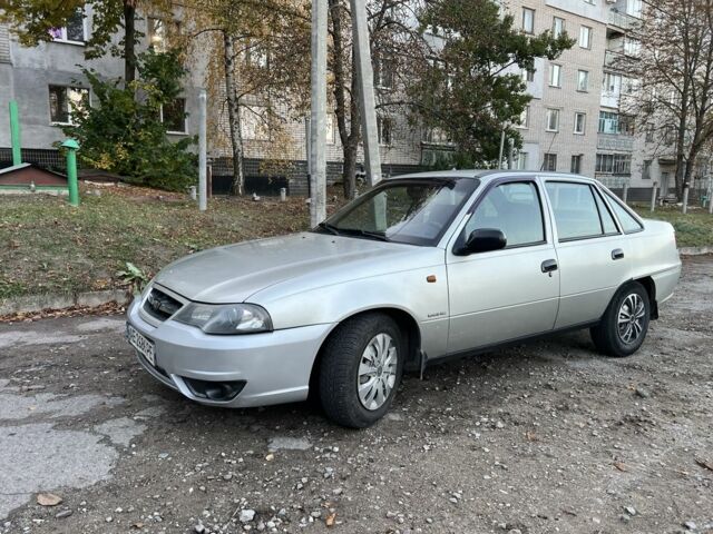 Серый Дэу Нексия, объемом двигателя 1.5 л и пробегом 212 тыс. км за 2000 $, фото 1 на Automoto.ua
