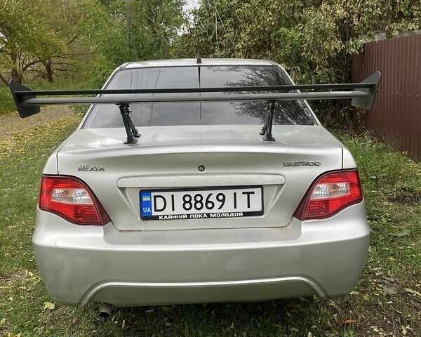 Серый Дэу Нексия, объемом двигателя 1.5 л и пробегом 218 тыс. км за 2200 $, фото 1 на Automoto.ua